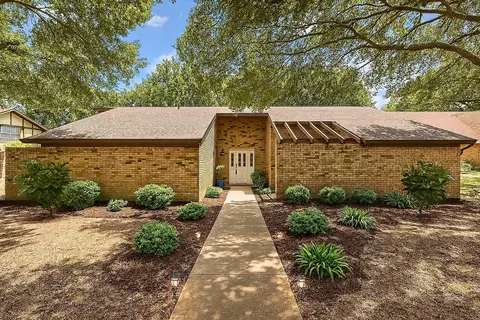 1710 E Valley Ln, Grand Prairie, TX 75050