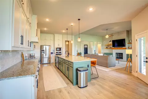 6617 Thames Dr, Heartland, TX 75126