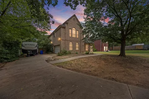 108 Arthur Dr, Kennedale, TX 76060