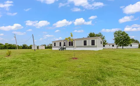 5716 Hillcrest Dr, Farmersville, TX 75442