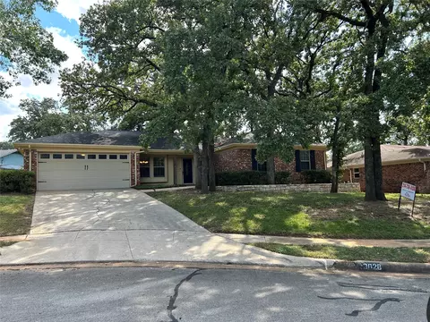 3028 Scenic Hills Ct, Bedford, TX 76021