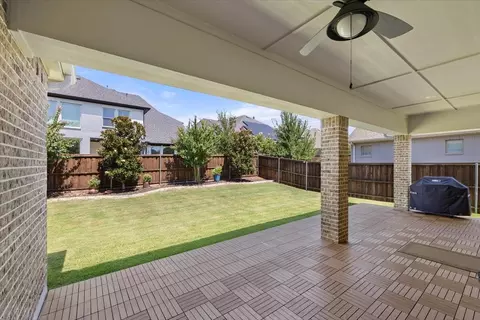 Exterior - 413 Samaritan Dr, Keller, TX 76248 photo 7 of 9
