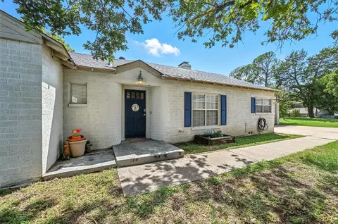 1204 Princess Ln, Hurst, TX 76053