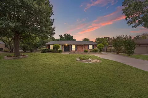 814 Nature Dr, Duncanville, TX 75116