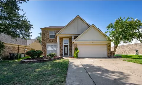 106 Southern Pine Ct, Arlington, TX 76018