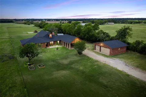 3433 W Tours Rd, West, TX 76691