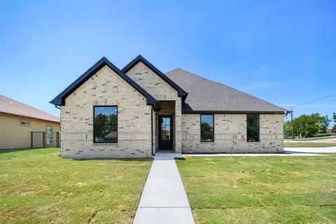670 Marco Dr, Runaway Bay, TX 76426