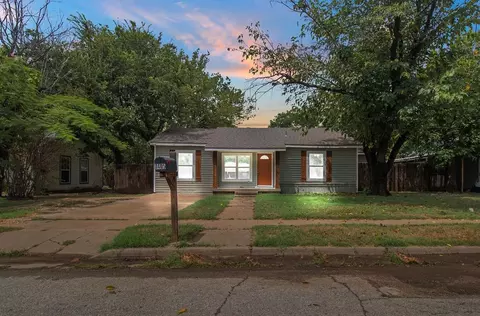1405 SE 13th St, Mineral Wells, TX 76067
