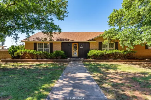 902 E Burnside St, Rotan, TX 79546