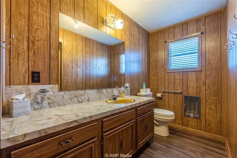 Bath - 902 E Burnside St, Rotan, TX 79546 photo 6 of 6