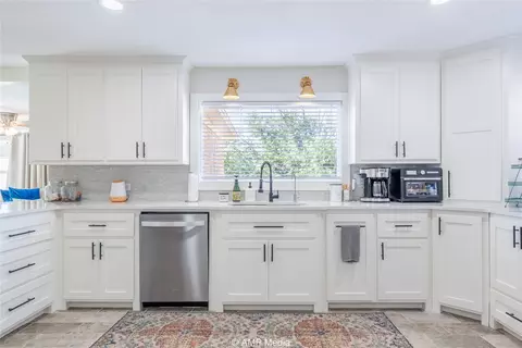 Kitchen - 902 E Burnside St, Rotan, TX 79546 photo 5 of 7