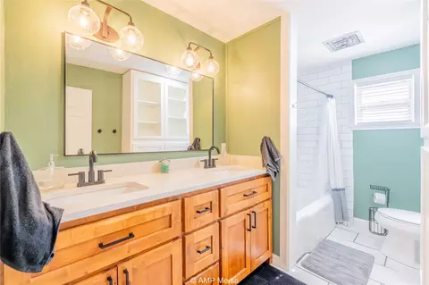Bath - 902 E Burnside St, Rotan, TX 79546 photo 5 of 6