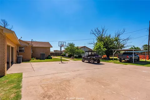 Exterior - 902 E Burnside St, Rotan, TX 79546 photo 4 of 6