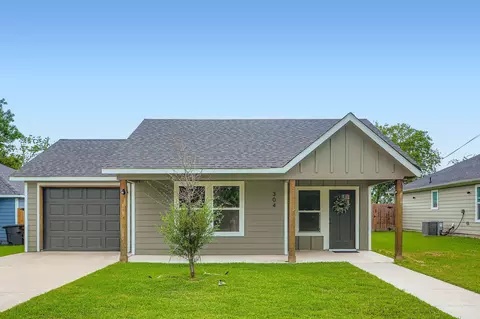304 Thomas St, Terrell, TX 75160