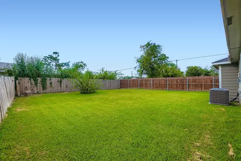 Exterior - 304 Thomas St, Terrell, TX 75160 photo 2 of 2