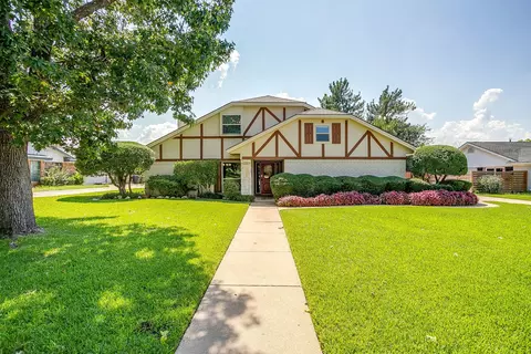 1327 Hemphill Dr, Cleburne, TX 76033