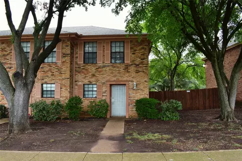 7415 Kingswood Dr, Fort Worth, TX 76133