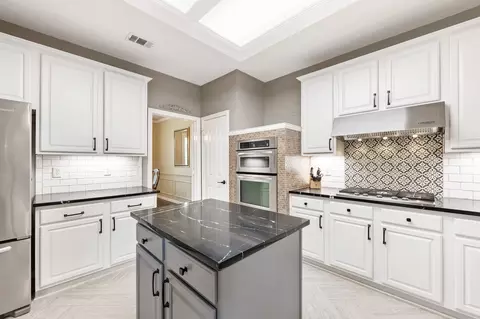 8801 Lakeside Dr, Rowlett, TX 75088