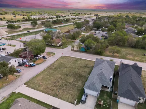 413 E 5th St, Ferris, TX 75125
