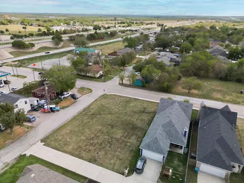 413 E 5th St, Ferris, TX 75125 photo 4