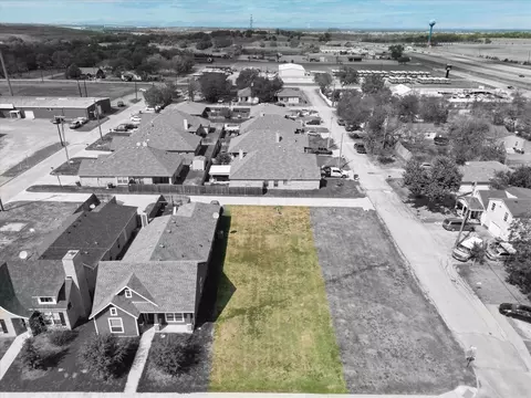 413 E 5th St, Ferris, TX 75125 photo 2