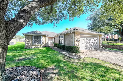 2708 Heather Glen Ct, Carrollton, TX 75006