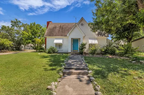 1002 W 3rd St, Clifton, TX 76634