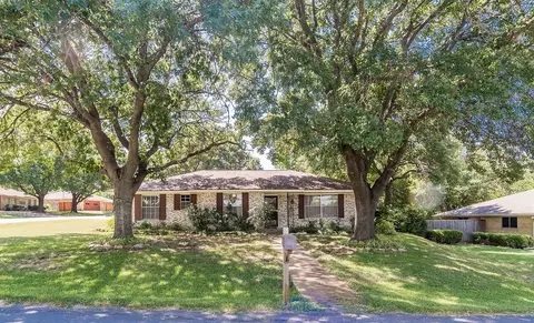 308 E Lanett Dr, Desoto, TX 75115