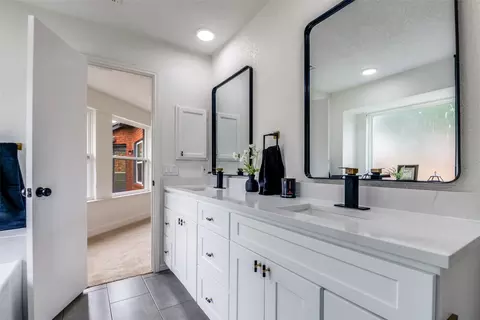 Bath - 3412 Aster Ln, Rowlett, TX 75089 photo 2 of 3