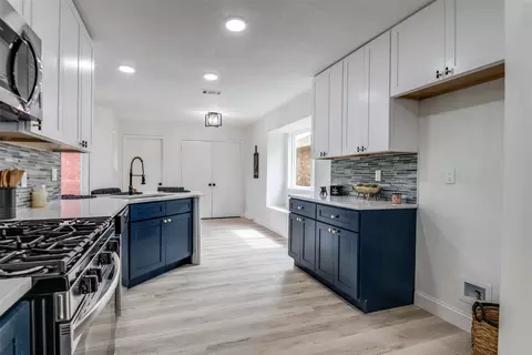 Kitchen - 3412 Aster Ln, Rowlett, TX 75089 photo 3 of 4