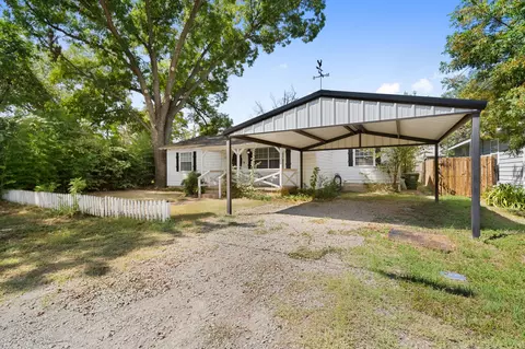 221 N Avenue A, Springtown, TX 76082