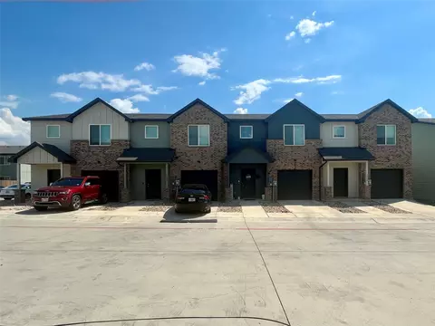 1401-1404 Boxwood Ln, Forest Hill, TX 76140