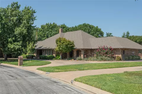 6812 Riverdale Dr, Fort Worth, TX 76132
