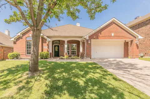 9025 Georgetown Pl, Fort Worth, TX 76244