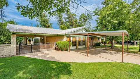 103 Blakeney St, Stephenville, TX 76401