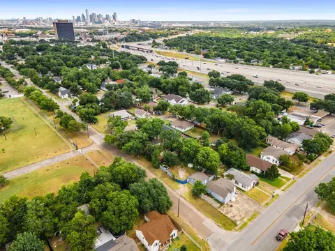 230 W Jerden Ln, Dallas, TX 75208