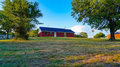 Exterior - 728 E 3rd St, Springtown, TX 76082 photo 2 of 6