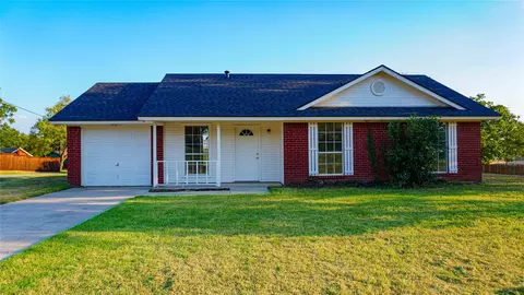 Exterior - 728 E 3rd St, Springtown, TX 76082 photo 1 of 6