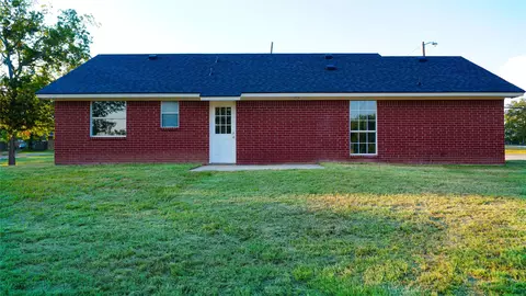 Exterior - 728 E 3rd St, Springtown, TX 76082 photo 5 of 6