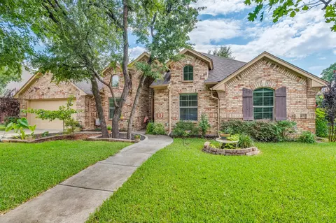 1221 Greenwood Dr, Hurst, TX 76053