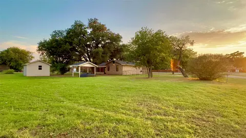 908 N Brazos St, Whitney, TX 76692