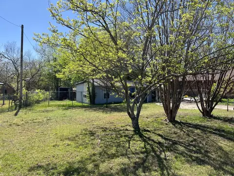 805 Lake View Rdg, White Settlement, TX 76108