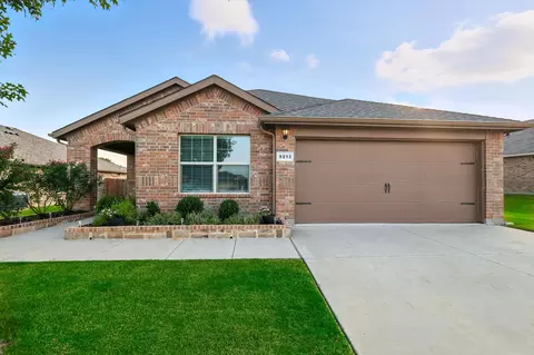 9213 High Stirrup Ln, Fort Worth, TX 76131