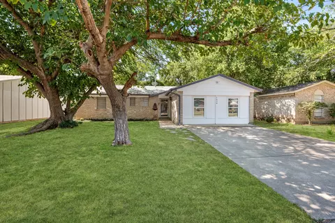 1624 Americana Blvd, Blue Mound, TX 76131