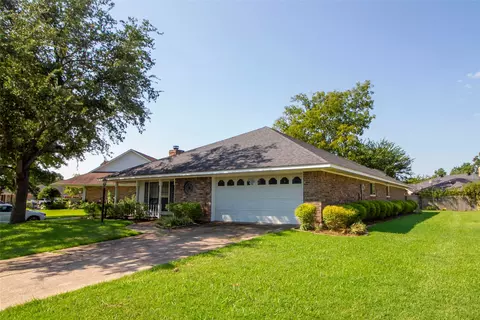 408 Maple Ridge Dr, Bossier City, LA 71111