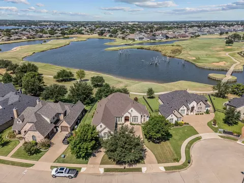 2703 Waters Edge Dr, Granbury, TX 76048