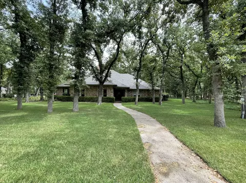 3354 Oak Creek Dr, Corinth, TX 76210