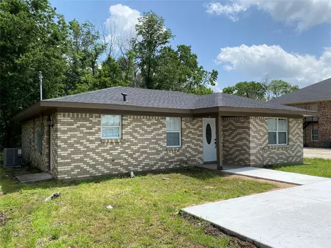 305 W 3rd St, Blooming Grove, TX 76626