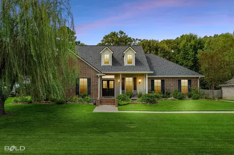 1784 Turning Leaf Trl, Haughton, LA 71037