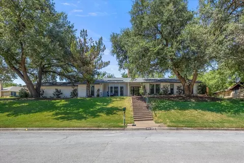 3808 Black Canyon Rd, Fort Worth, TX 76109